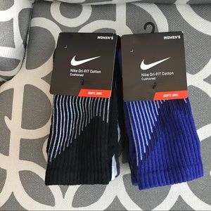 Women's Nike dri-fit mid calf socks(size M: 6-10)